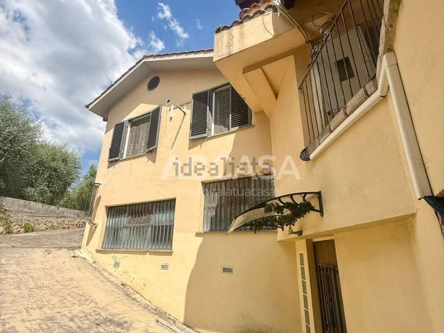 Case e ville in vendita di 300 m² in Via Ceppeta Inferiore