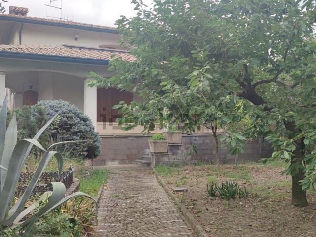 Case e ville in vendita di 300 m² in Via Chiesa di Tipano