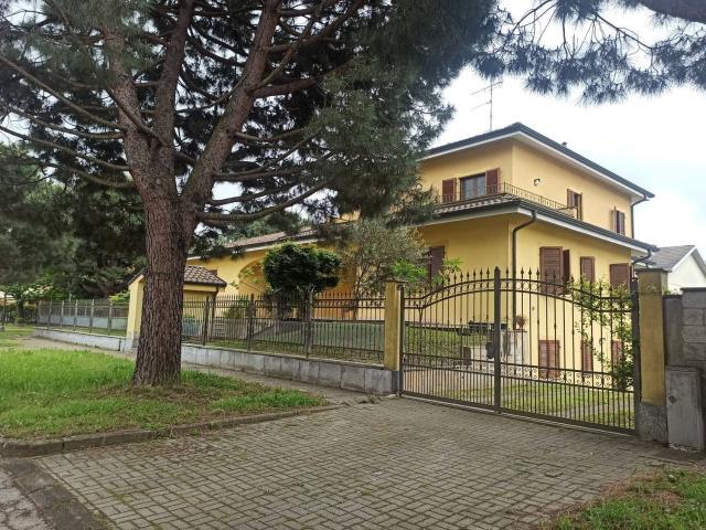 Case e ville in vendita di 300 m² in Via Chisimaio, 46
