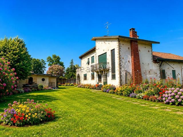 Case e ville in vendita di 300 m² in Via A. Diaz, 48