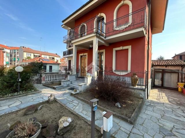 Case e ville in vendita di 300 m² in Via Antonio Canova, 27