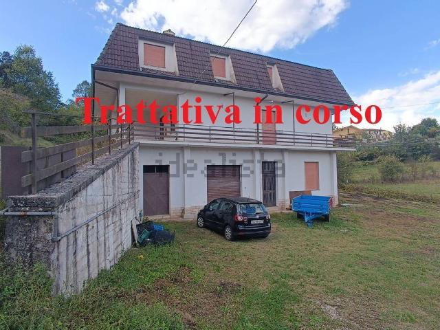 Villetta indipendente in vendita di 300 m² in Via Acqua Santa