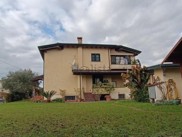 Case e ville in vendita di 300 m² in Via Acquala, 71