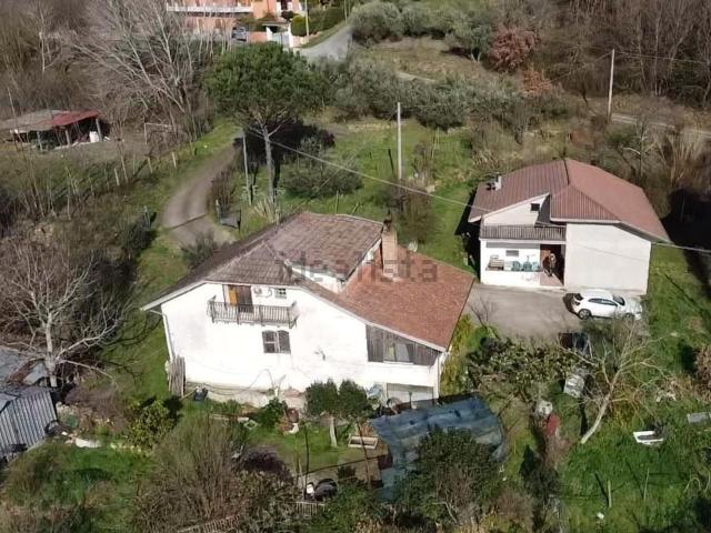 Case e ville in vendita di 300 m² in Via albanelli