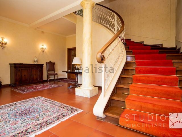 Case e ville in vendita di 300 m² in Via ALCIDE DE GASPERI