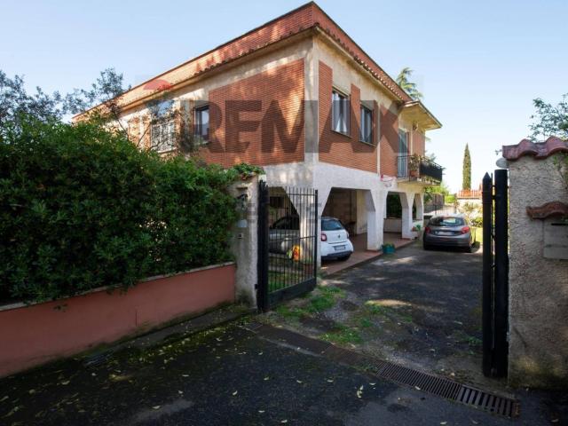 Case e ville in vendita di 300 m² in Via Aldo Moro, 9