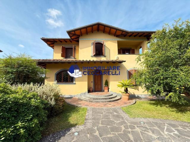 Case e ville in vendita di 300 m² in Via Aldo Salvetti