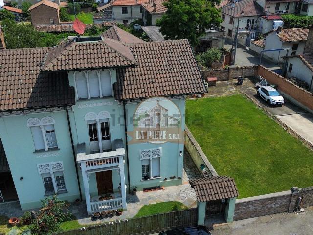 Case e ville in vendita di 300 m² in Via Alessandria, 1