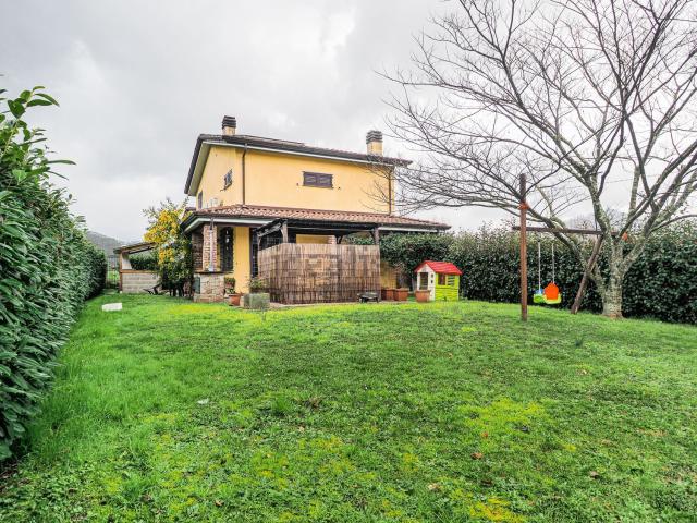 Case e ville in vendita di 300 m² in Via aurelia