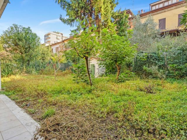 Case e ville in vendita di 300 m² in Via Azzo Carbonera, 14