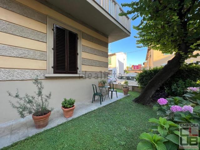 Case e ville in vendita di 300 m² in Via B. Gozzoli, 1