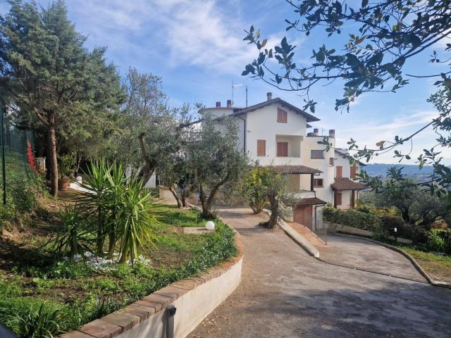 Case e ville in vendita di 300 m² in Via Bartolomeo Grazioli, 28