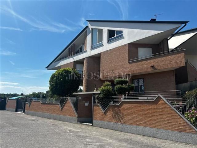 Case e ville in vendita di 300 m² in Via G. Tell