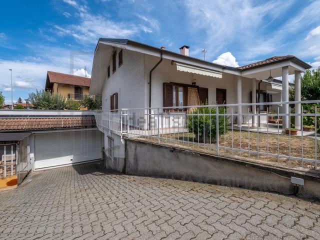 Case e ville in vendita di 300 m² in Via G. Servino, 3