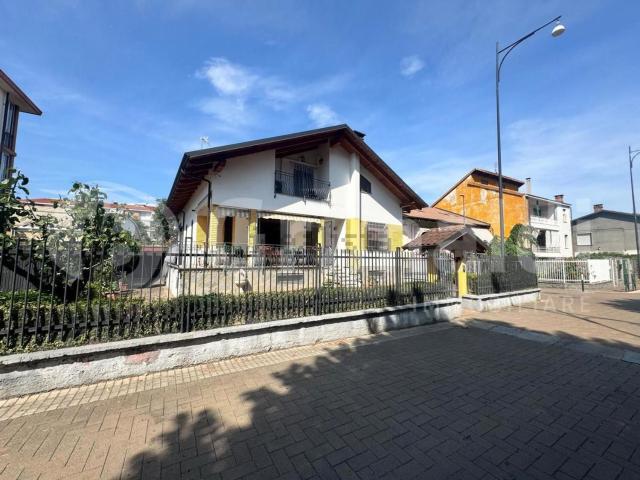 Case e ville in vendita di 300 m² in Via Galileo Galilei, 9