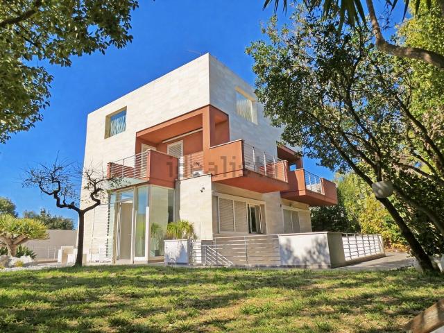 Case e ville in vendita di 300 m² in Via Giuseppe Barba
