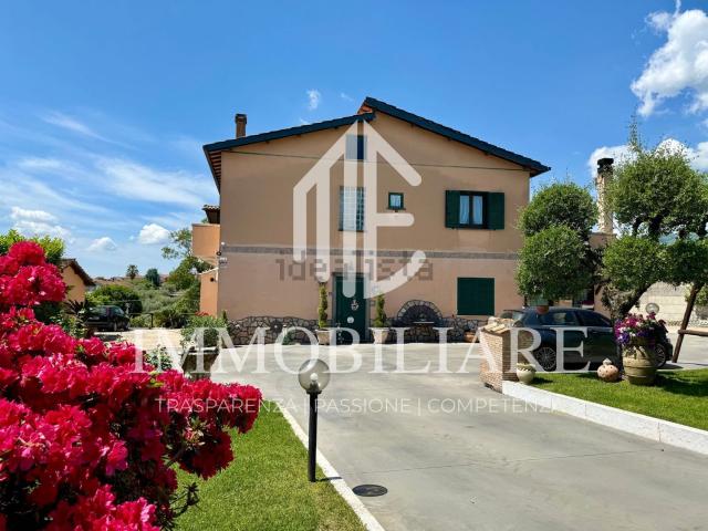 Case e ville in vendita di 300 m² in Via Giuseppe Mazzini, 30