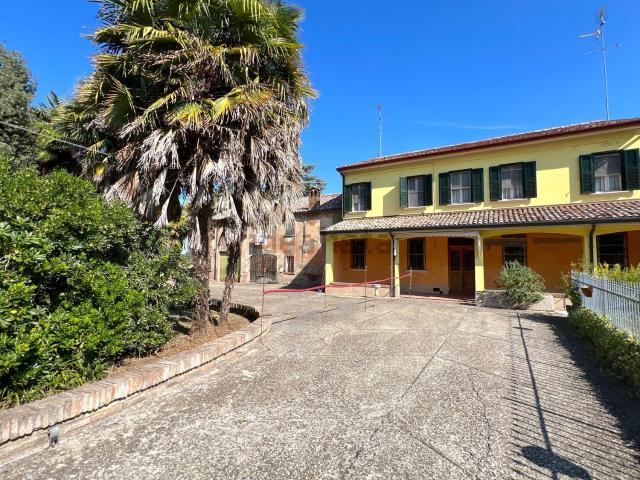 Case e ville in vendita di 300 m² in Via Giacomo Matteotti, 99