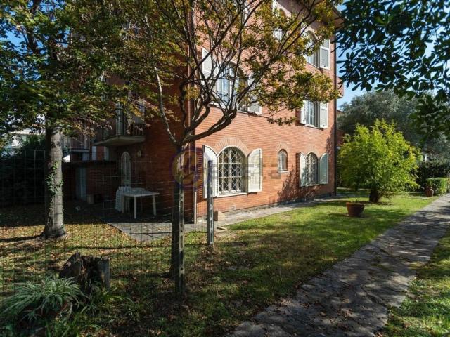 Case e ville in vendita di 300 m² in Via Giosuè Carducci