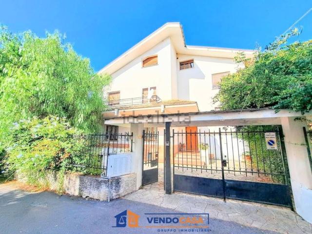 Case e ville in vendita di 300 m² in Via Giovanni Boccaccio
