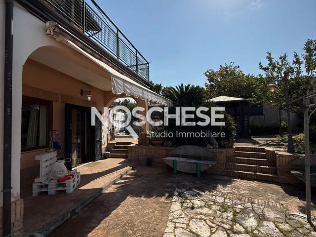 Case e ville in vendita di 300 m² in Via Gran Sasso