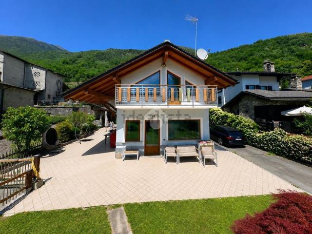 Case e ville in vendita di 300 m² in Via Grigioni, 94
