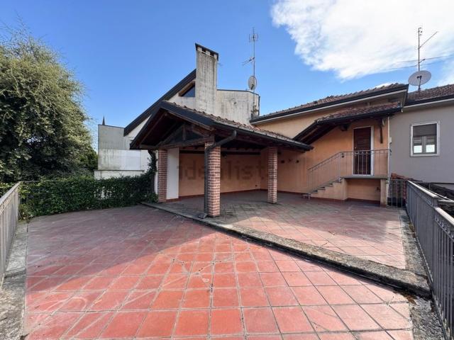 Case e ville in vendita di 300 m² in Via Guglielmo Tenca
