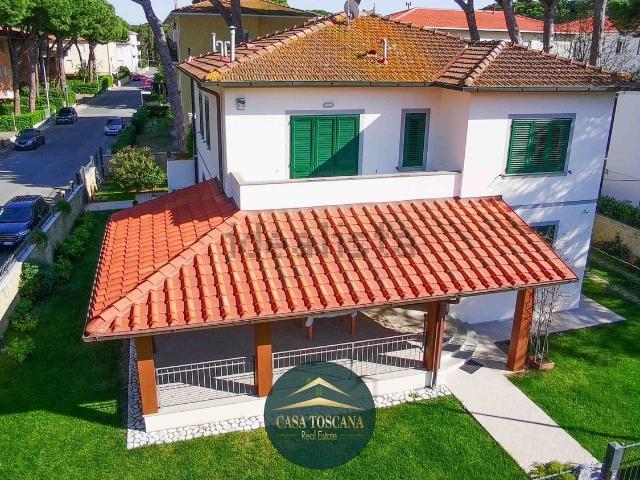 Case e ville in vendita di 300 m² in Via Guido Vivaldi