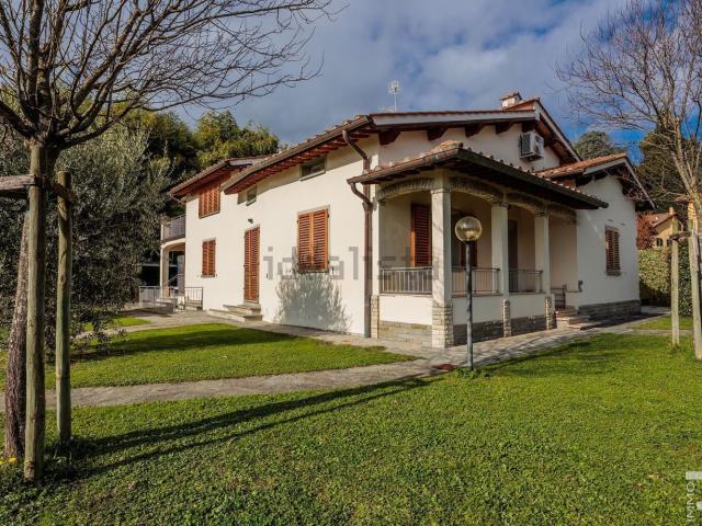 Case e ville in vendita di 300 m² in Via Don Dino Margheri