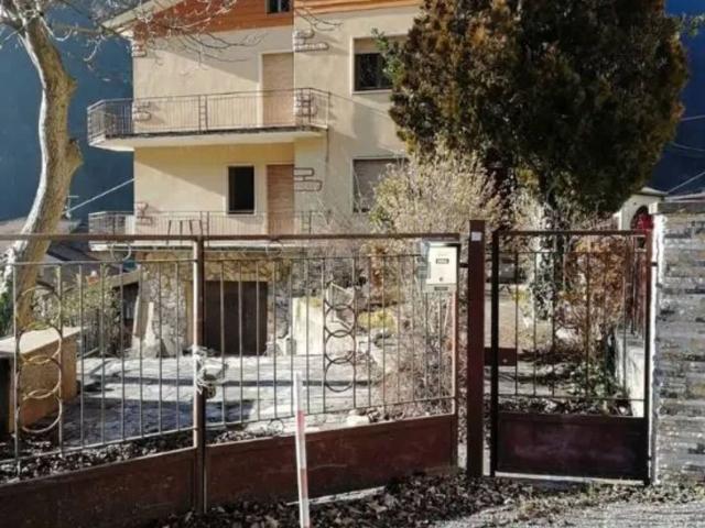 Case e ville in vendita di 300 m² in Via Don Erminio Furlani