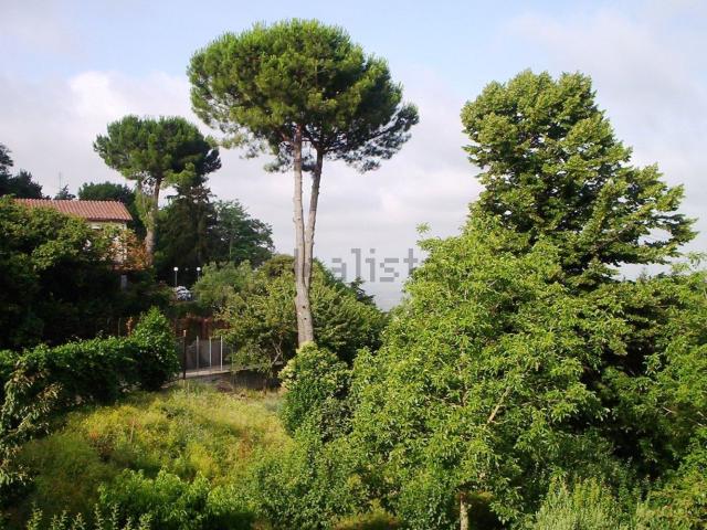 Case e ville in vendita di 300 m² in Via Degli Oleandri, 13
