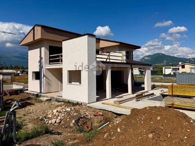 Case e ville in vendita di 300 m² in Via Degli Olivi, 49