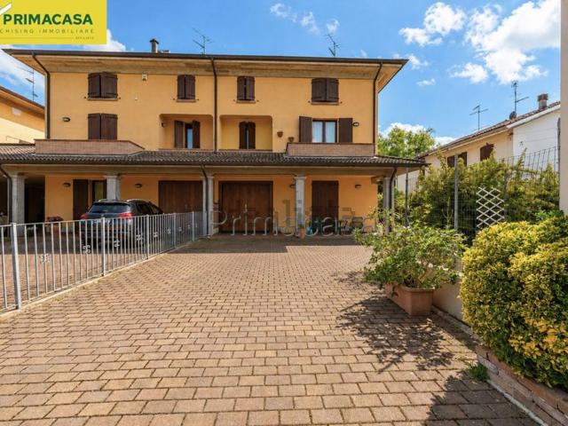 Case e ville in vendita di 300 m² in Via dei Martiri