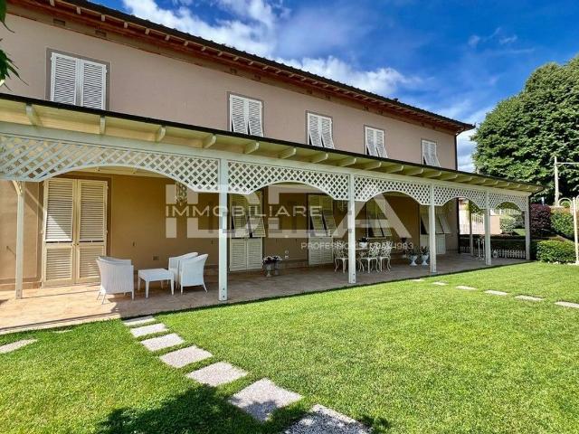 Case e ville in vendita di 300 m² in Via dei Borelli