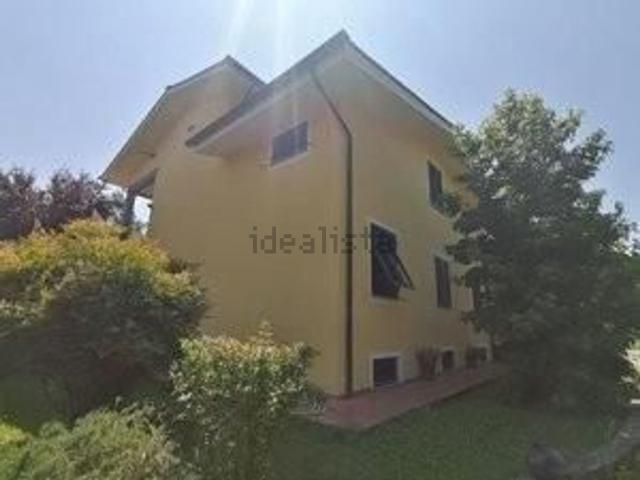 Case e ville in vendita di 300 m² in Via dei Bozzi, 3590