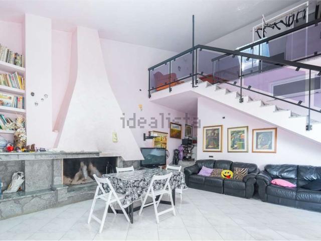 Case e ville in vendita di 300 m² in Via dei Castagni
