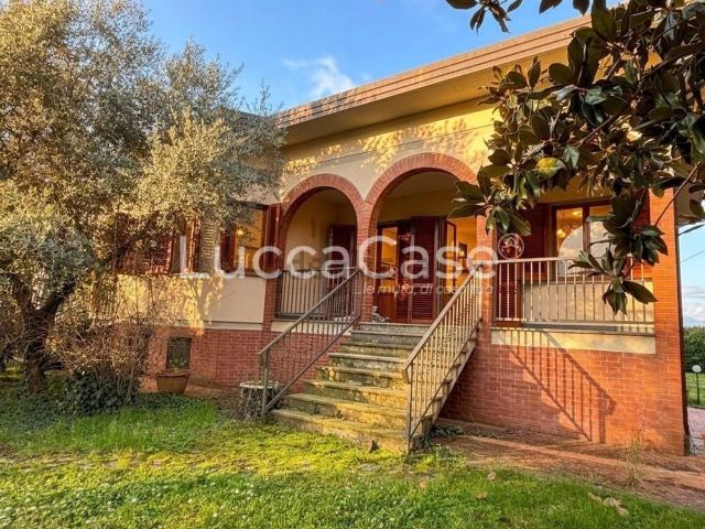 Case e ville in vendita di 300 m² in Via dei Ceccotti, 95