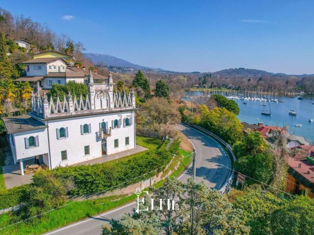 Case e ville in vendita di 300 m² in Via dei Sasselli, 2