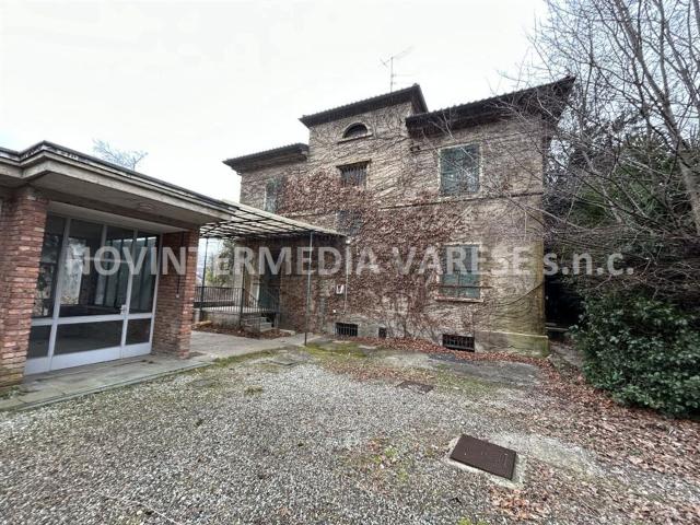Case e ville in vendita di 300 m² in Via del Nifontano