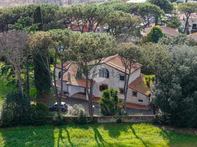 Case e ville in vendita di 300 m² in Via del Casale Lumbroso