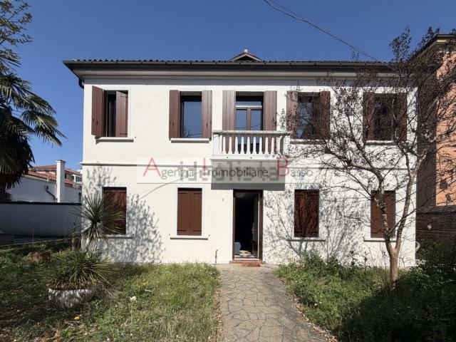 Case e ville in vendita di 300 m² in Via del Portello
