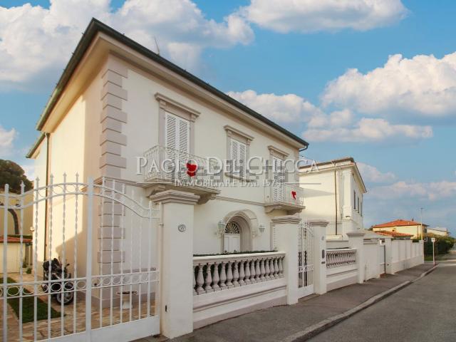 Case e ville in vendita di 300 m² in Via della Gorgona