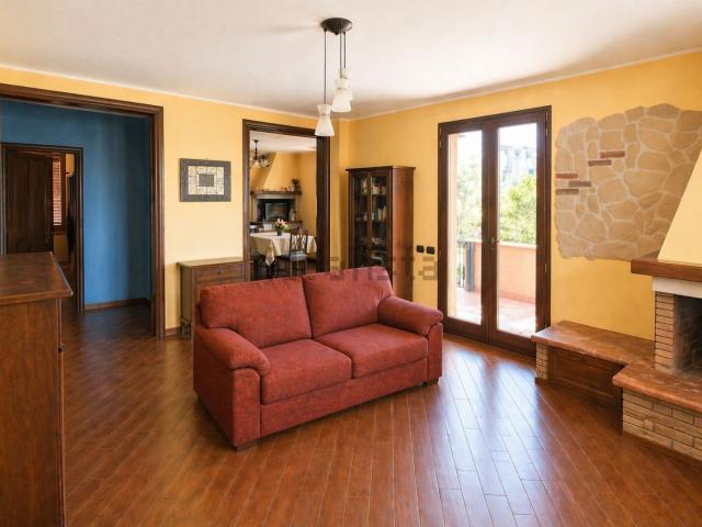 Case e ville in vendita di 300 m² in Via della Perna