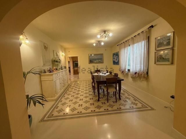Case e ville in vendita di 300 m² in Via delle Cerbaie