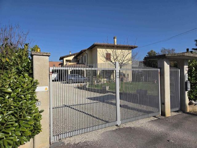 Case e ville in vendita di 300 m² in Via delle Marmore, 4