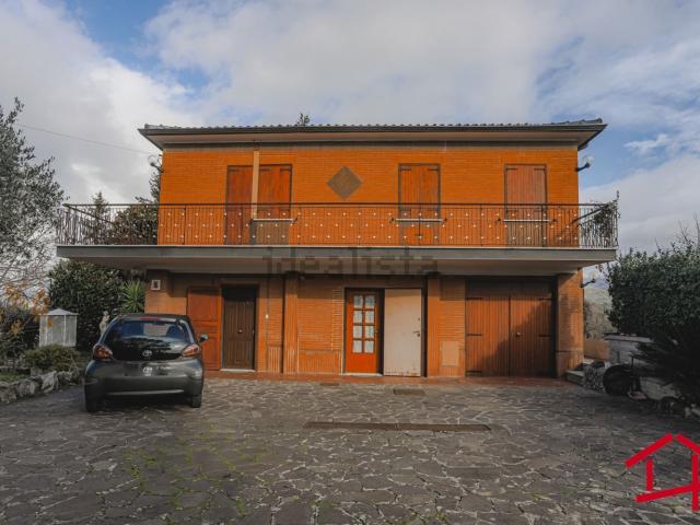 Case e ville in vendita di 300 m² in Via delle Picozze, 41