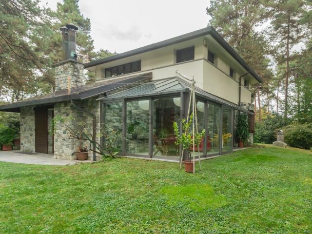 Case e ville in vendita di 300 m² in Via delle Querce