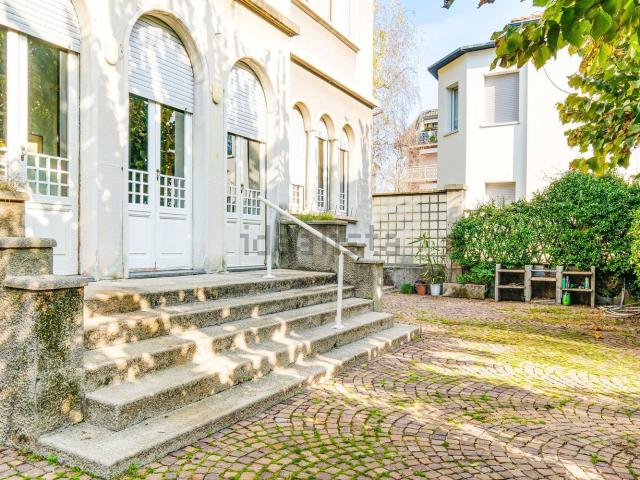 Case e ville in vendita di 300 m² in Via delle Rimembranze, 14