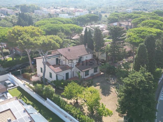 Case e ville in vendita di 300 m² in Via di Montenero