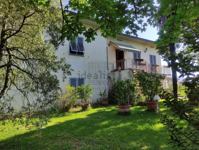 Case e ville in vendita di 300 m² in Via di Mammoli, 3